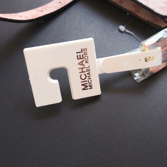 NWT MICHAEL KORS MK SIGNATURE FANNY PACK BAG - Picture 6 of 7